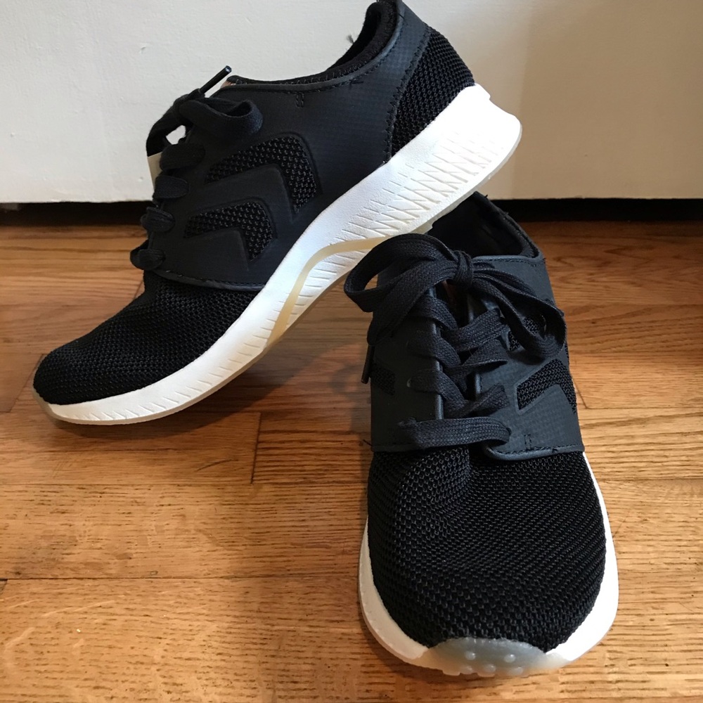 Dr. Scholl’s black sneakers